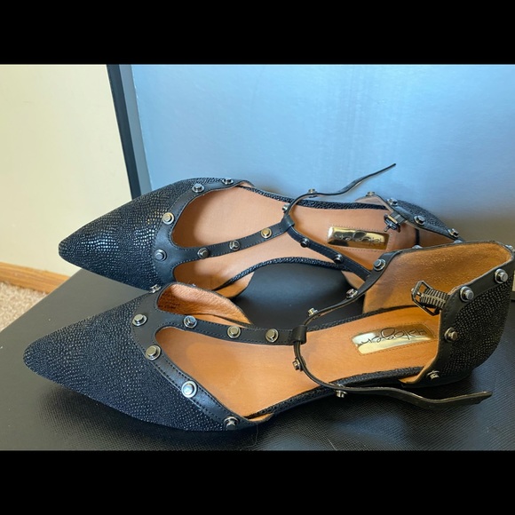 HaWomens Black Studded T-Strap Flat